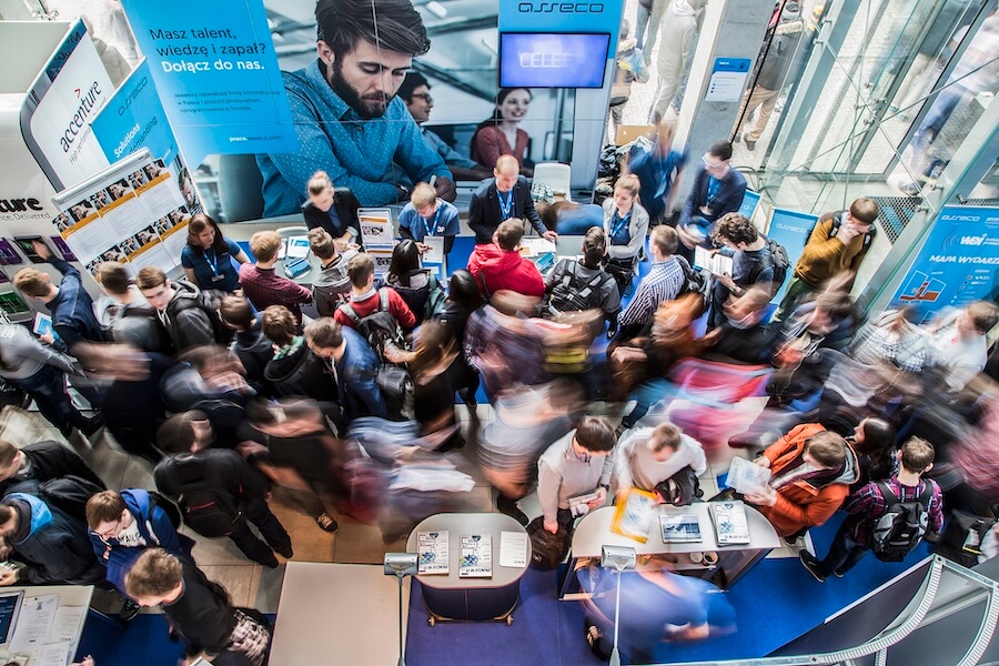 Tłumy przy stoiskach wystawców podczas Giełdy Pracy IT
